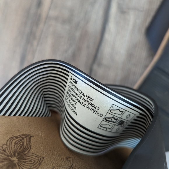 Izod Women's Size 8.5 Black Slide Sandals Beach Pool - Picture 6 of 6